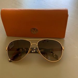 Authentic Tory Burch Aviator Sunglasses!